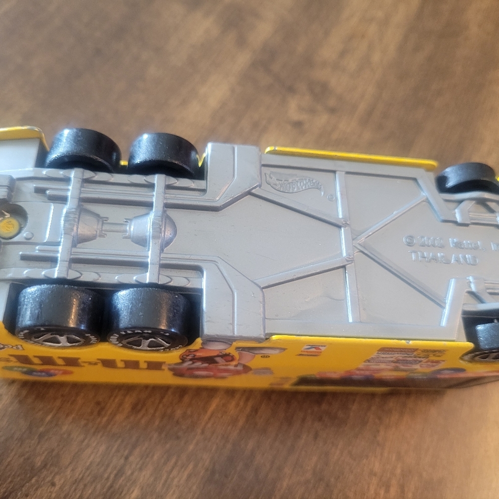 M&M's Colorful Racing Bus - Picture 6 of 6